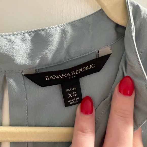 NWOT Banana Republic sleeveless top with pleated detail - Picture 3 of 4